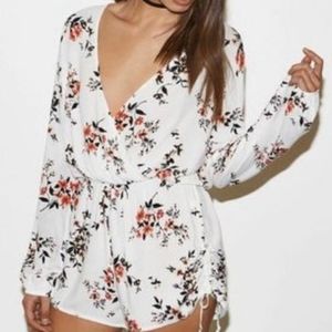 Kendall&Kylie White Floral medium romper